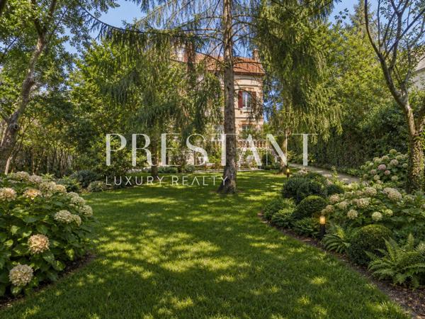 Masion de caractère à rénover — Plein centre de Biarritz, terrain de 3054 m², BIARRITZ