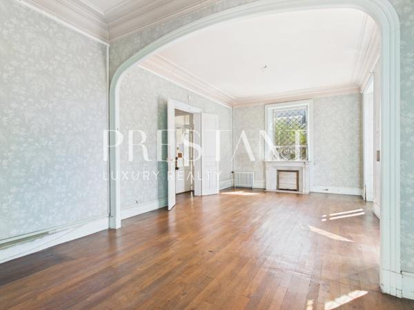 Masion de caractère à rénover — Plein centre de Biarritz, terrain de 3054 m², BIARRITZ