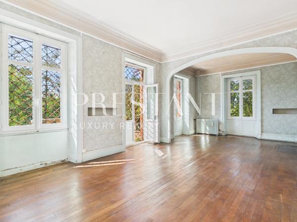 Masion de caractère à rénover — Plein centre de Biarritz, terrain de 3054 m², BIARRITZ
