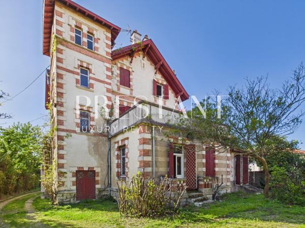 Masion de caractère à rénover — Plein centre de Biarritz, terrain de 3054 m², BIARRITZ