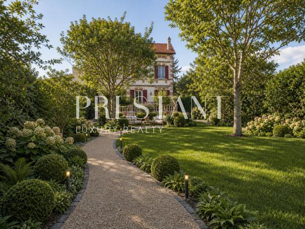 Masion de caractère à rénover — Plein centre de Biarritz, terrain de 3054 m², BIARRITZ