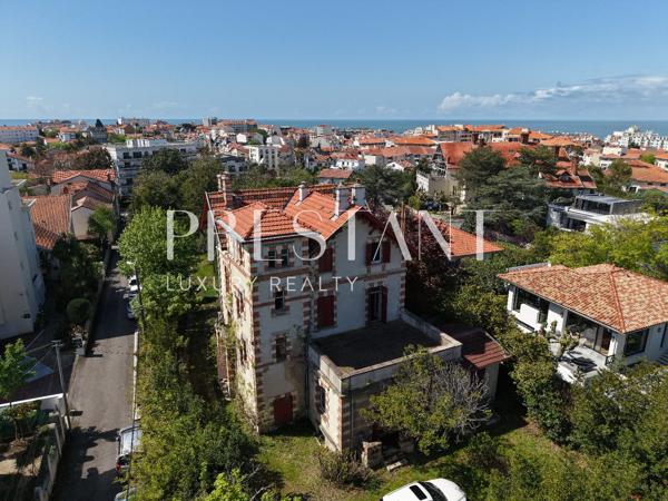 Masion de caractère à rénover — Plein centre de Biarritz, terrain de 3054 m², BIARRITZ