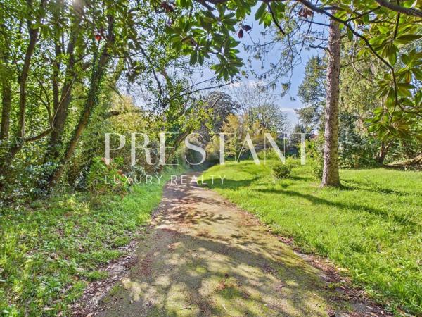 Masion de caractère à rénover — Plein centre de Biarritz, terrain de 3054 m², BIARRITZ