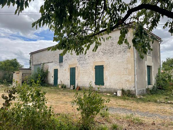 Maison avec dépendance à fort potentiel à Fontenay-le-Comte