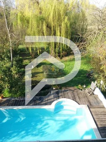 Vente                                                      Maison
                        
                     8 pièces                      210 m2                     à Triel-sur-Seine