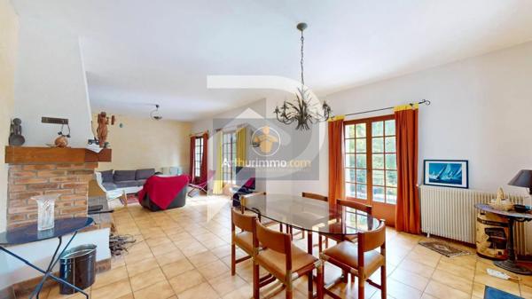 Vente                                                      Maison
                        
                     8 pièces                      210 m2                     à Triel-sur-Seine