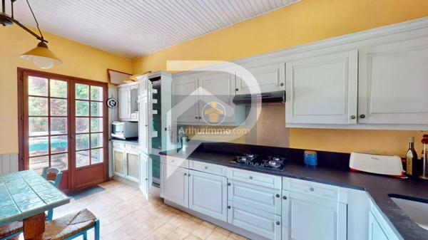 Vente                                                      Maison
                        
                     8 pièces                      210 m2                     à Triel-sur-Seine