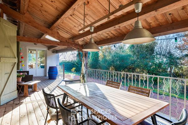 Maison de plain-pied avec piscine et jardin