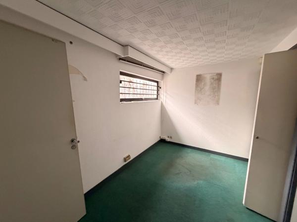 Local commercial à louer TASSIN LA DEMI LUNE (69), d'une surface de 250 m² environ, idéalement situé en plein centre ville de Tassin.