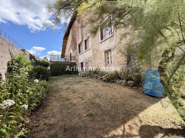 Vente                                                      Appartement
                        
                     5 pièces                      117 m2                     à Crotenay