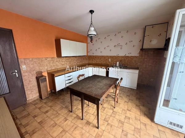 Vente                                                      Appartement
                        
                     5 pièces                      117 m2                     à Crotenay