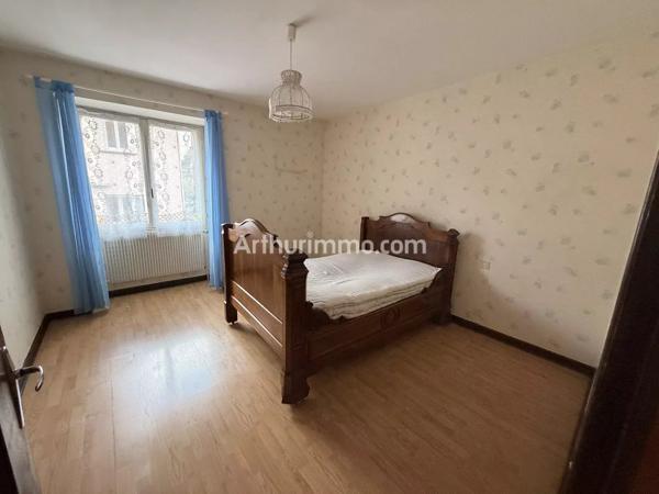Vente                                                      Appartement
                        
                     5 pièces                      117 m2                     à Crotenay