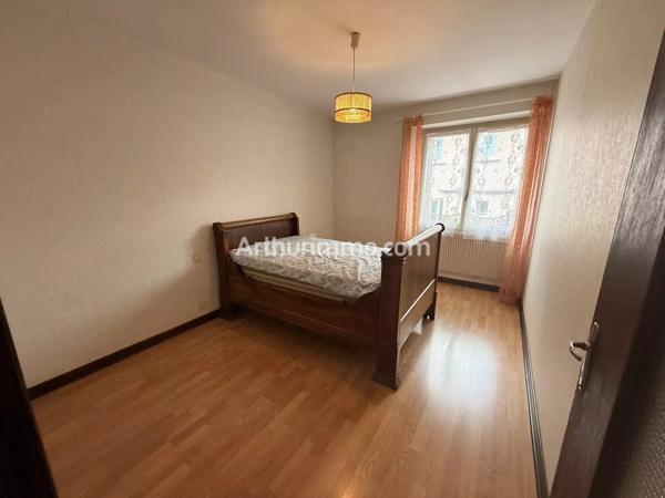 Vente                                                      Appartement
                        
                     5 pièces                      117 m2                     à Crotenay