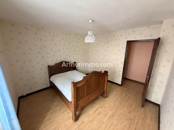 Vente                                                      Appartement
                        
                     5 pièces                      117 m2                     à Crotenay