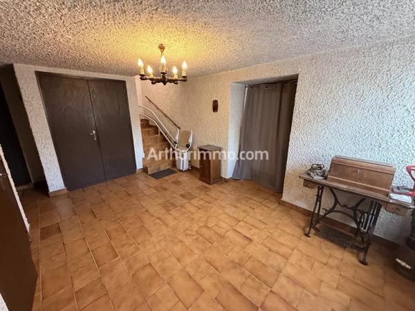 Vente                                                      Appartement
                        
                     5 pièces                      117 m2                     à Crotenay