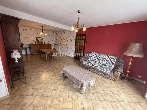 Vente                                                      Appartement
                        
                     5 pièces                      117 m2                     à Crotenay