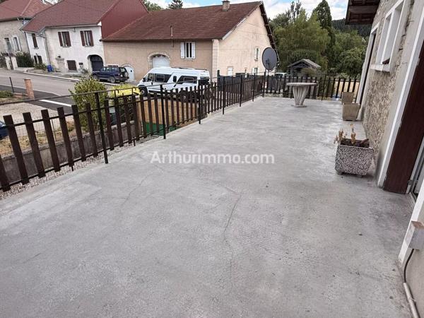 Vente                                                      Appartement
                        
                     5 pièces                      117 m2                     à Crotenay