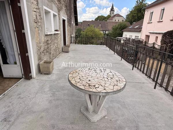 Vente                                                      Appartement
                        
                     5 pièces                      117 m2                     à Crotenay