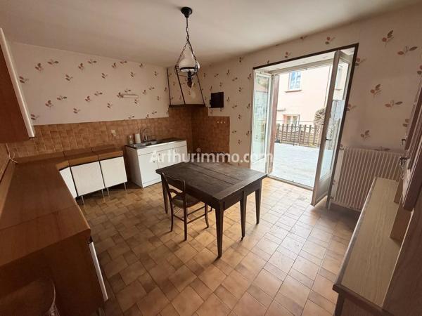 Vente                                                      Appartement
                        
                     5 pièces                      117 m2                     à Crotenay