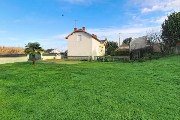 Belle maison familiale avec grand terrain aux Bois Francs