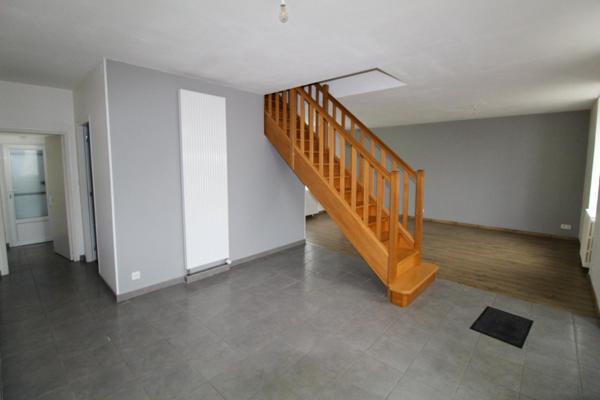 Belle maison familiale avec grand terrain aux Bois Francs