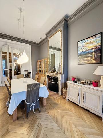 MAISON BOURGEOISE : 8 CHAMBRES