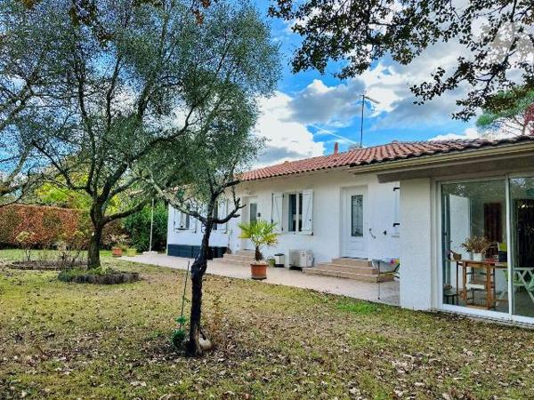 Maison à Vendre à JOSSE Landes 40
Venez découvrir cette charmante maison de plain-pied d'une s...