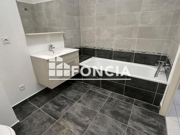 Location Appartement 2 pièces 41.9 m² - 134 AVENUE DU JURA Bons En Chablais 74890