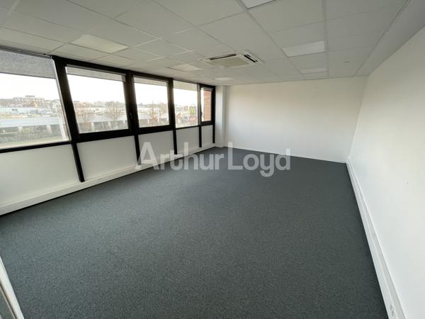 Bureaux à louer à Villeneuve-d'Ascq - Plateaux fonctionnels avec visibilité et accessibilité optimale
