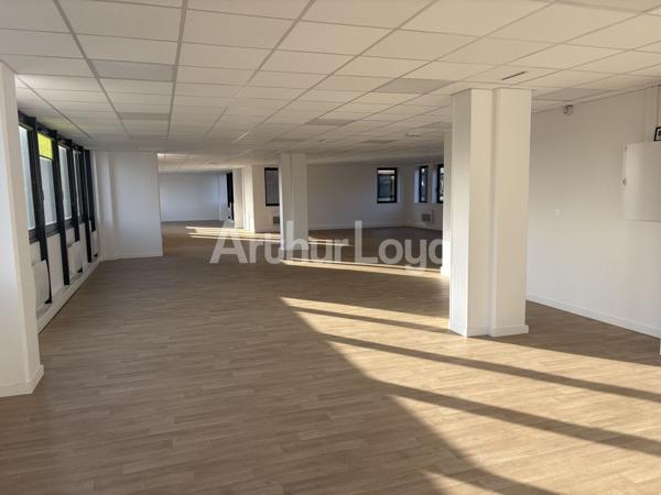 Bureaux à louer à Villeneuve-d'Ascq - Plateaux fonctionnels avec visibilité et accessibilité optimale