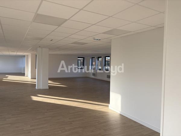 Bureaux à louer à Villeneuve-d'Ascq - Plateaux fonctionnels avec visibilité et accessibilité optimale