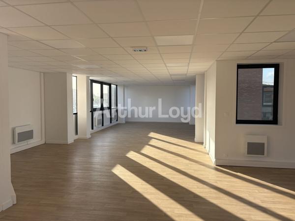 Bureaux à louer à Villeneuve-d'Ascq - Plateaux fonctionnels avec visibilité et accessibilité optimale