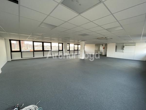 Bureaux à louer à Villeneuve-d'Ascq - Plateaux fonctionnels avec visibilité et accessibilité optimale