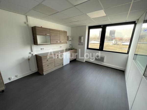 Bureaux à louer à Villeneuve-d'Ascq - Plateaux fonctionnels avec visibilité et accessibilité optimale
