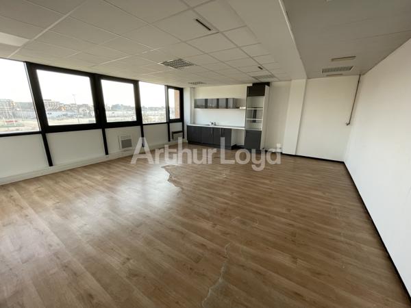 Bureaux à louer à Villeneuve-d'Ascq - Plateaux fonctionnels avec visibilité et accessibilité optimale