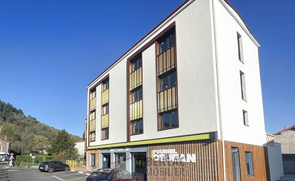 TROIS PLATEAUX sur 442m² Aménagement bureaux ou logements, stationnements
