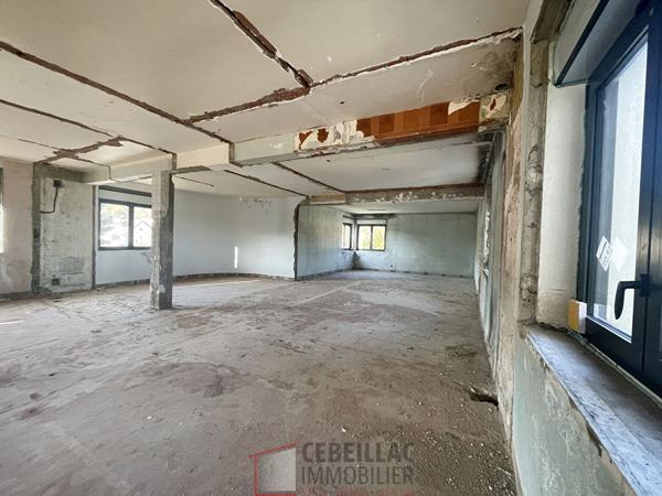 TROIS PLATEAUX sur 442m² Aménagement bureaux ou logements, stationnements
