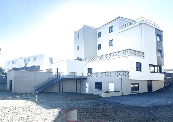 TROIS PLATEAUX sur 442m² Aménagement bureaux ou logements, stationnements