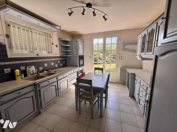 SAINT MARTIN DES BESACES / MAISON D'HABITATION AVEC JARDIN