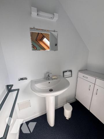 SAINT MARTIN DES BESACES / MAISON D'HABITATION AVEC JARDIN