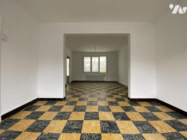 CAMBRAI : Maison familiale trois chambres- jardin - garage non attenant