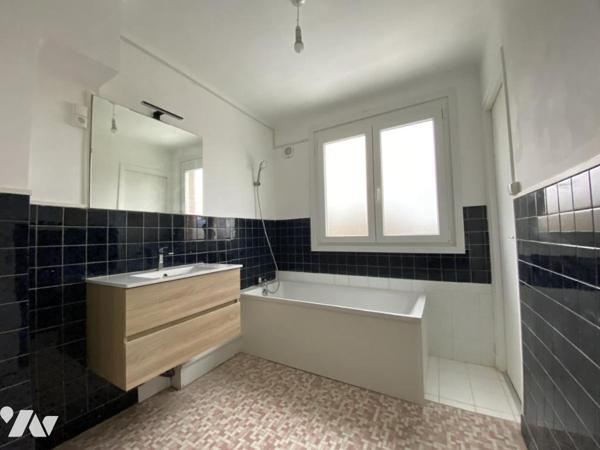 CAMBRAI : Maison familiale trois chambres- jardin - garage non attenant