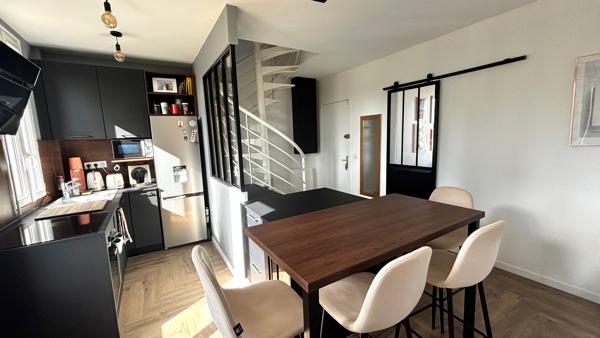 F3 en duplex rénové avec parking