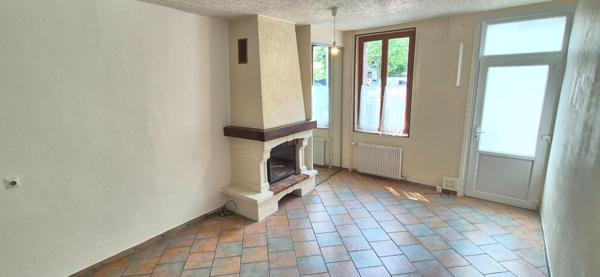 Maison mitoyenne 2 chambres et un bureau