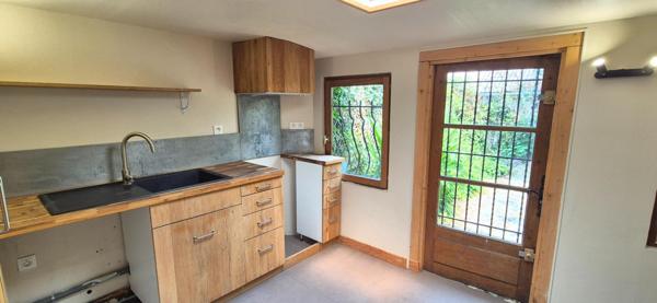 Maison mitoyenne 2 chambres et un bureau