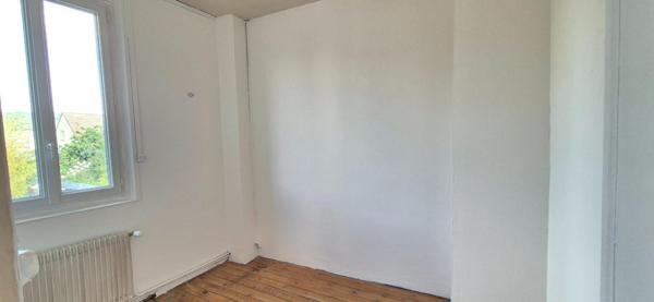 Maison mitoyenne 2 chambres et un bureau