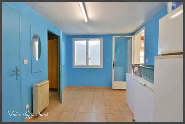 Maison familiale de plain-pied à Saint-Vivien (Gironde) – 5 chambres, garage, grand terrain clos