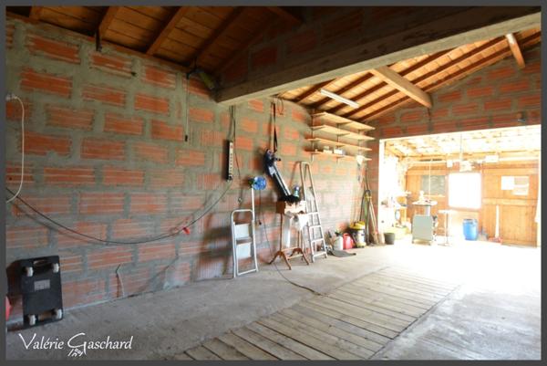 Maison familiale de plain-pied à Saint-Vivien (Gironde) – 5 chambres, garage, grand terrain clos