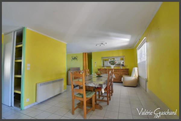 Maison familiale de plain-pied à Saint-Vivien (Gironde) – 5 chambres, garage, grand terrain clos