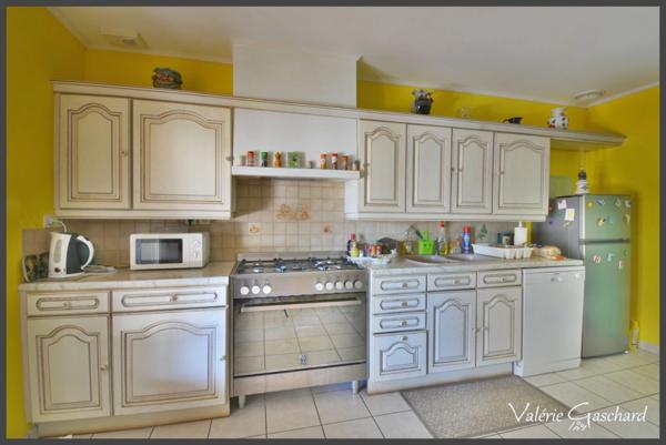 Maison familiale de plain-pied à Saint-Vivien (Gironde) – 5 chambres, garage, grand terrain clos